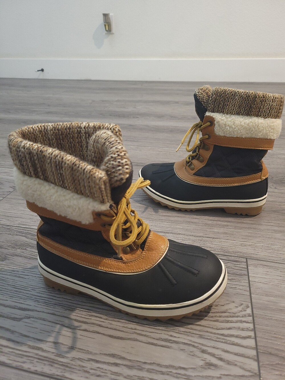 Global Win Insulated Winter Duck Boots with Knit Cuff - Size 7